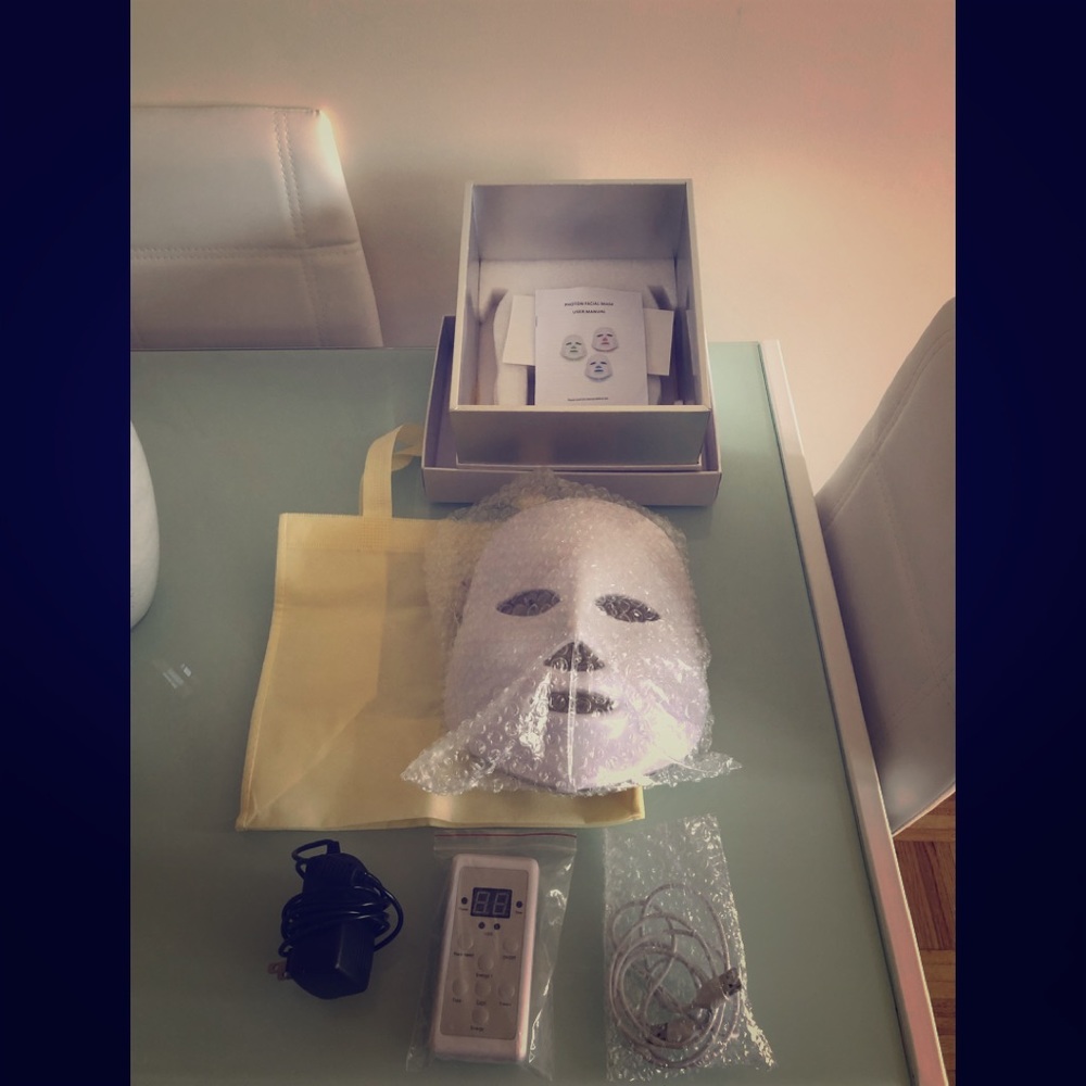 LED mask therapy facial